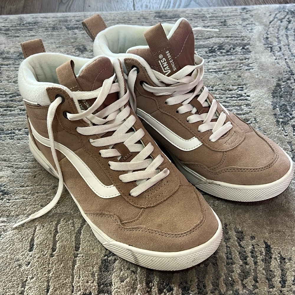 Vans WMNS Range Exp HI
Vansguard 'Suede Sherpa Burro' Size 10
